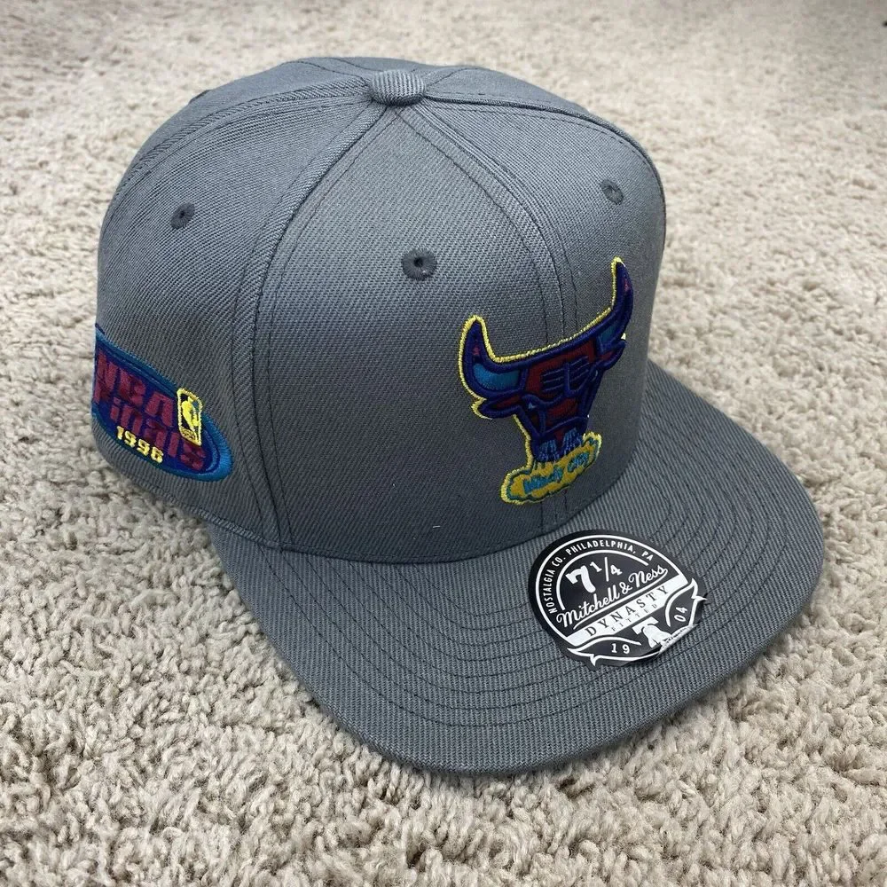 Chicago Bulls Hat Mitchell & Ness 7 1/4 Carbon‎ 1996 Finals Patch Windy City Cap
